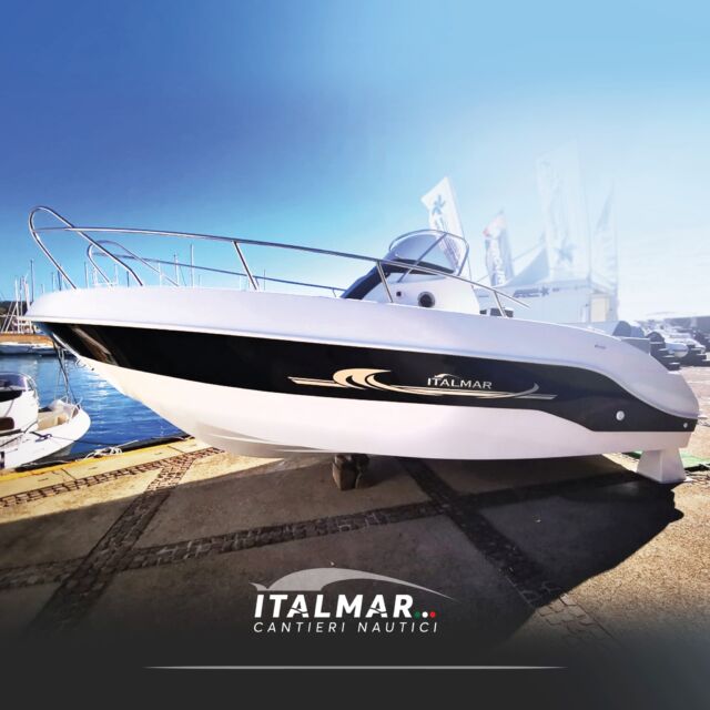Profilo fiero ed elegante che si staglia contro il cielo limpido, è ora di immergersi nel blu! 🌊🌊🌊 Le #walkaround, dinamiche ed affidabili, ti regalano momenti in mare stupendi.
#imbarcazioni #madeinitaly #nautica #italianboat #italmar #italmarboat  #italmarcantierinautici #boat #barcheamotote #boating #boatlovers